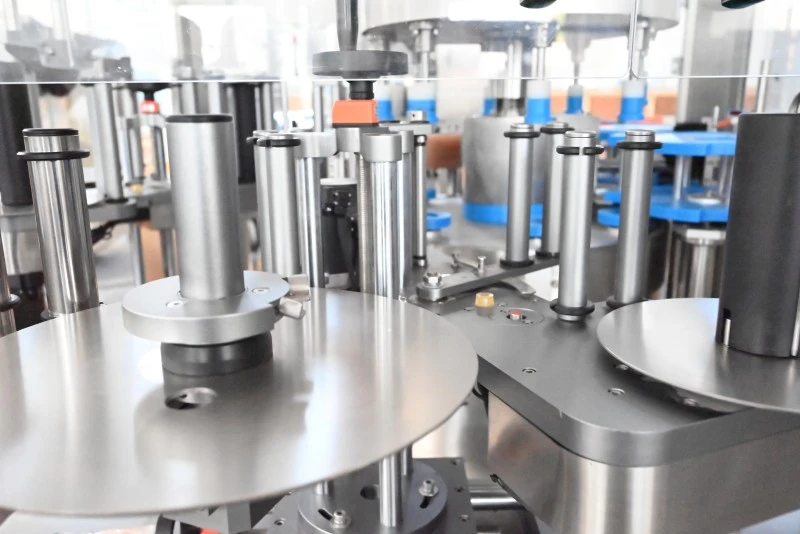 Oval Bottle Self Adhesive Labeling Machine
